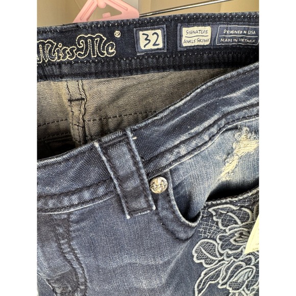 Miss Me Women's Blue Embroidered Jeans - Picture 6 of 10